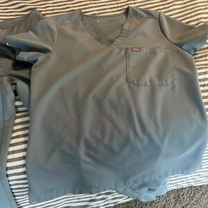 Figs Dusty Blue Scrub Set- Small top, small petite jogger Zamora. No stains